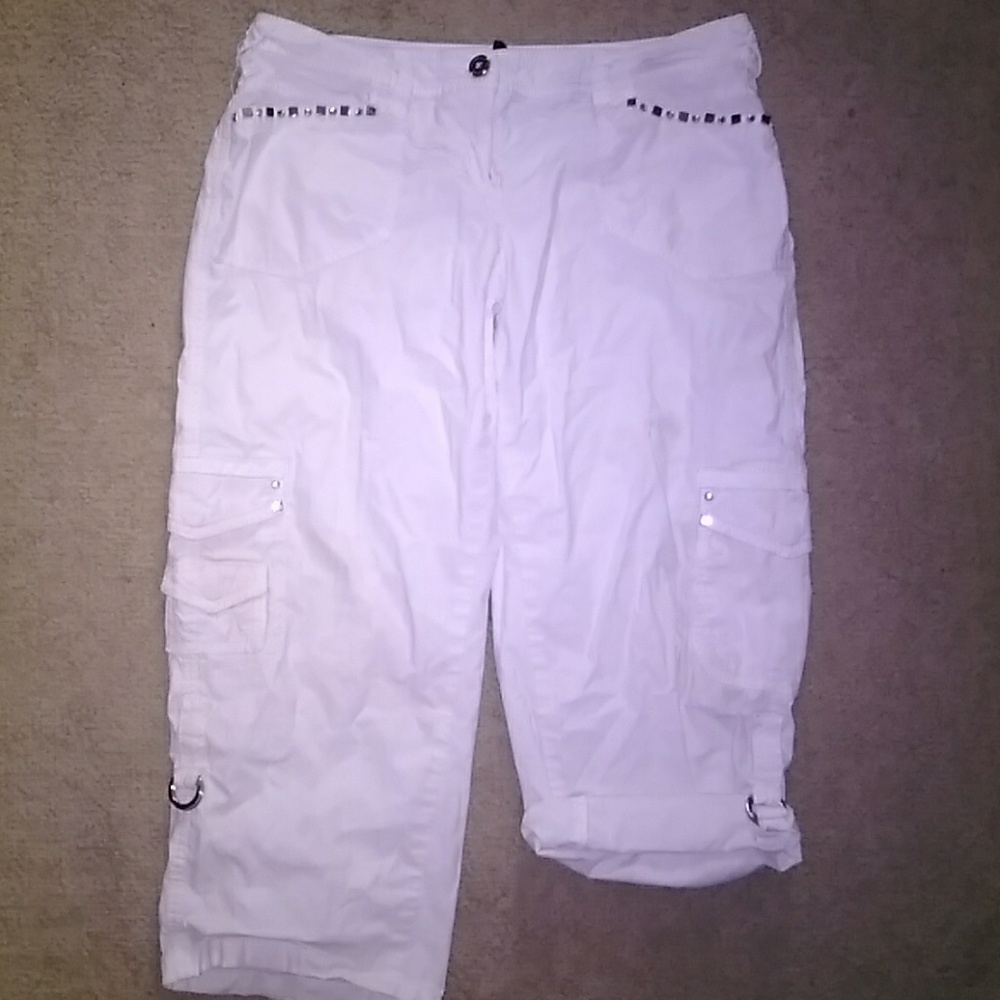 White House Black Market Capris! *! Embellished!